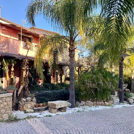 La Casa Di Martina, Con 1 Piscina 1 Piscina Bimbi E Parco Giochi