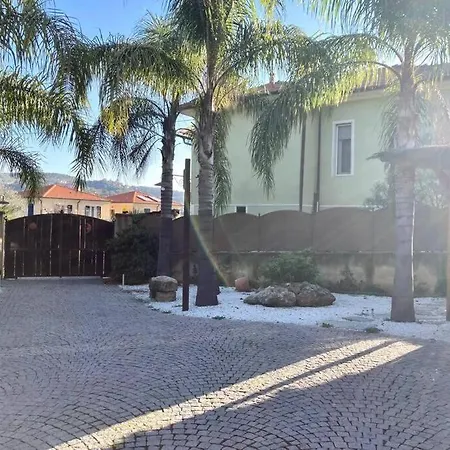 La Casa Di Martina, Con 1 Piscina 1 Piscina Bimbi E Parco Giochi Caramagna Ligure