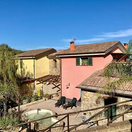 La Casa Di Martina, Con 1 Piscina 1 Piscina Bimbi E Parco Giochi